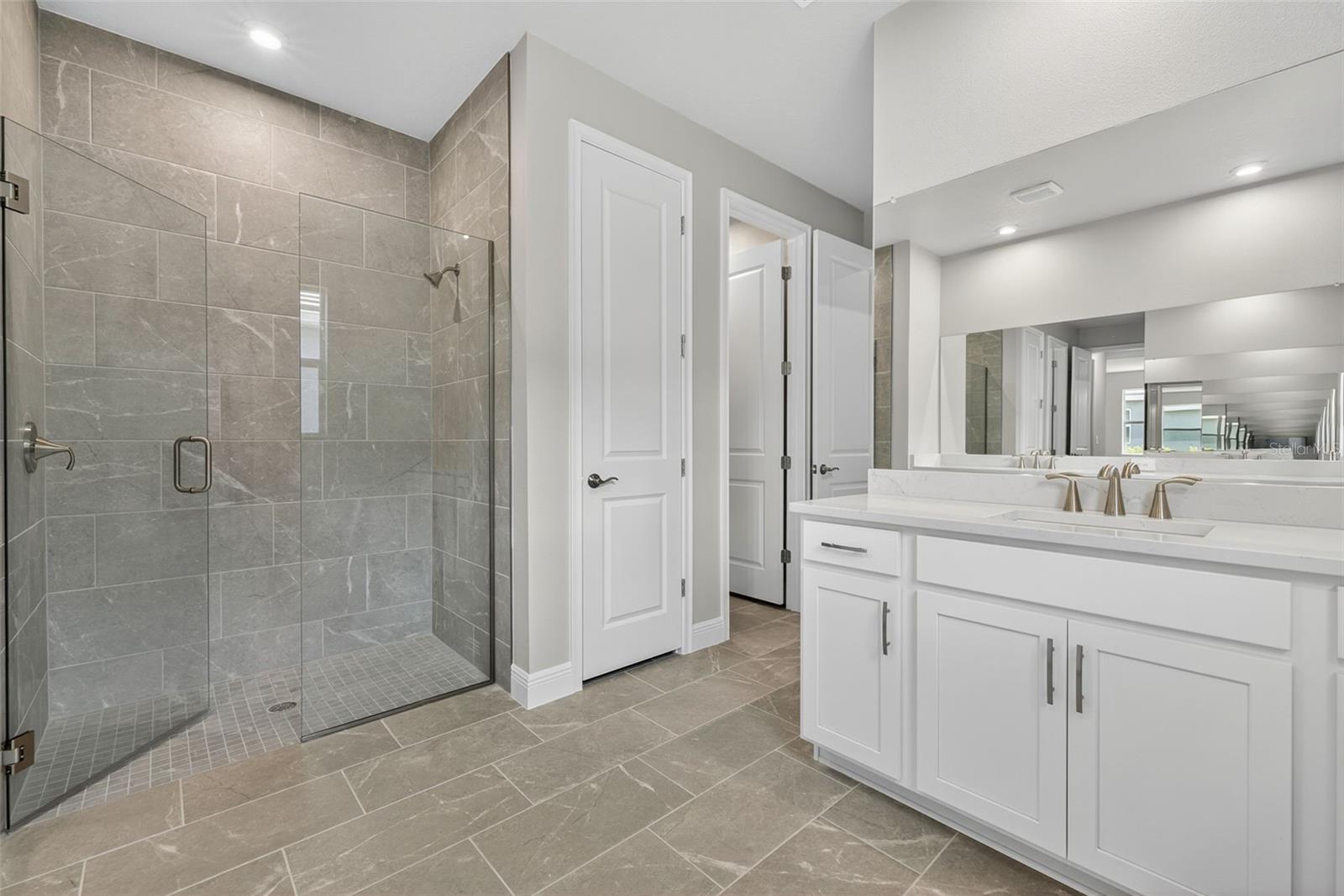 SUNSTONE LAKESIDE AT WELLEN PARK - Residential