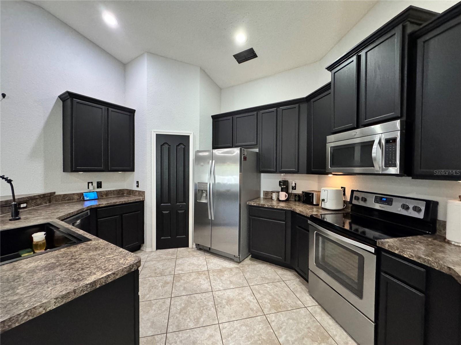 LAKERIDGE ESTATES - Residential