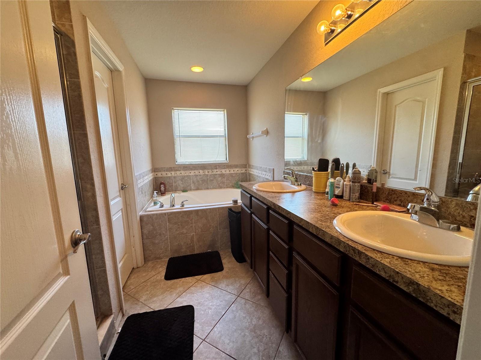 LAKERIDGE ESTATES - Residential