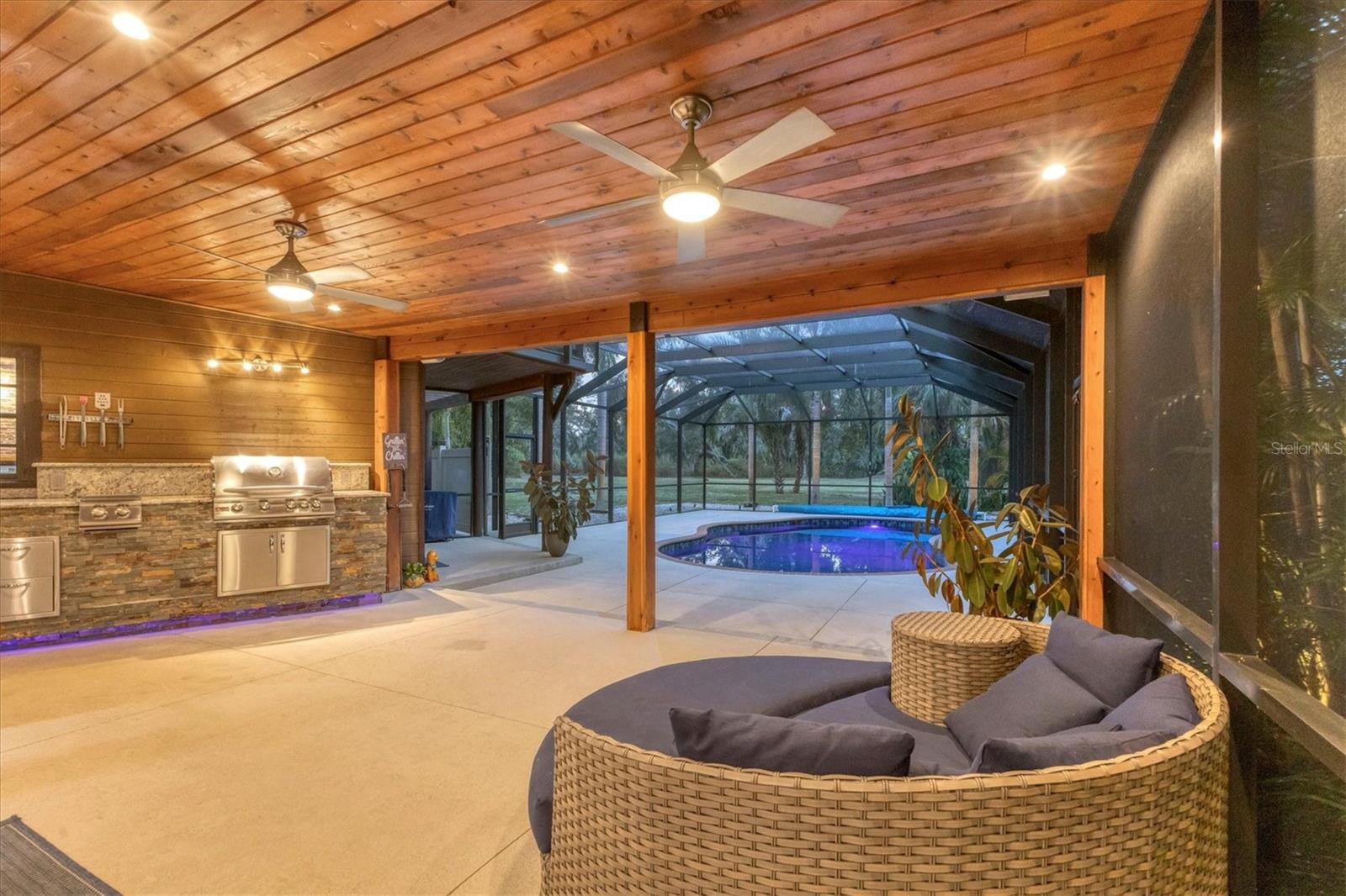 SHADOW OAKS - Residential