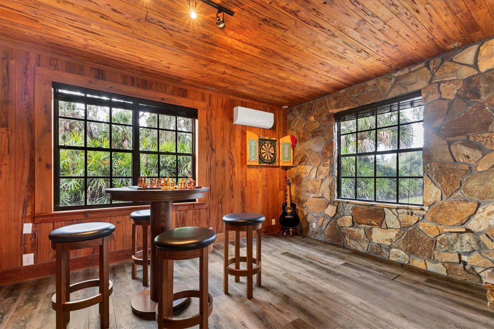 SHADOW OAKS - Residential