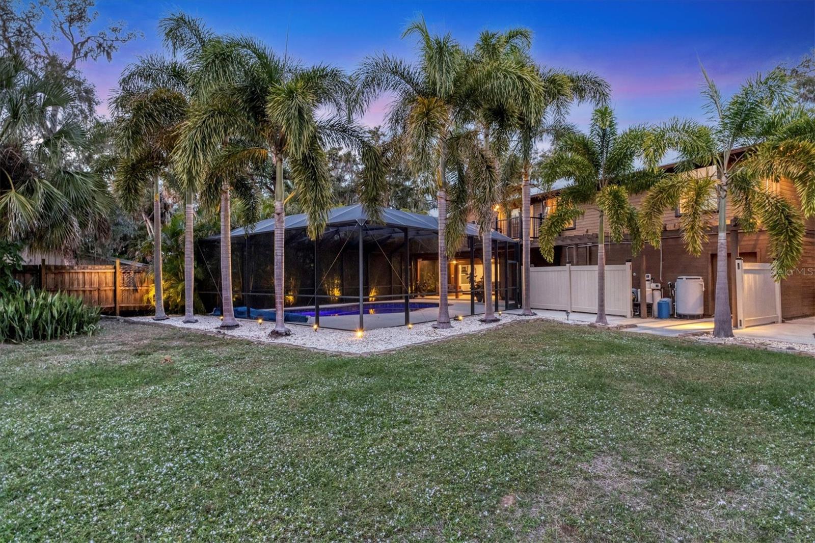 SHADOW OAKS - Residential