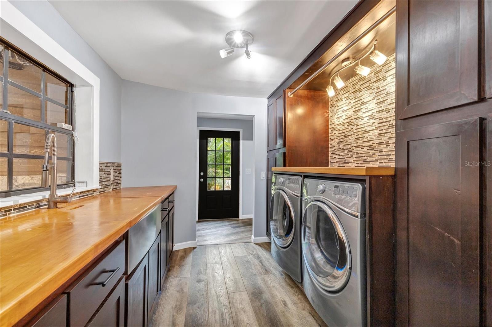 SHADOW OAKS - Residential