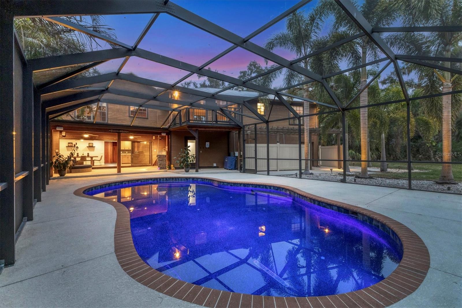 SHADOW OAKS - Residential