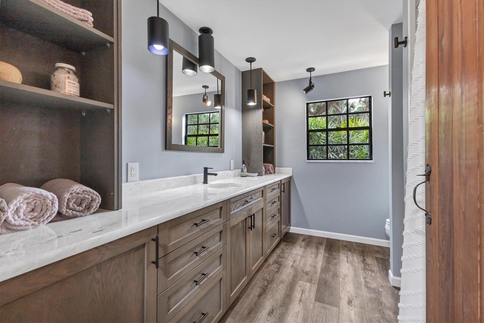 SHADOW OAKS - Residential