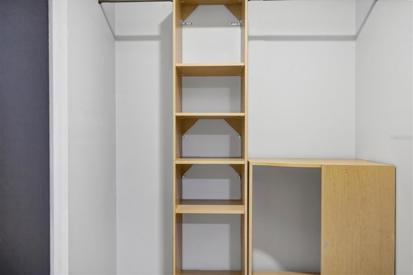 SHADOW OAKS - Residential