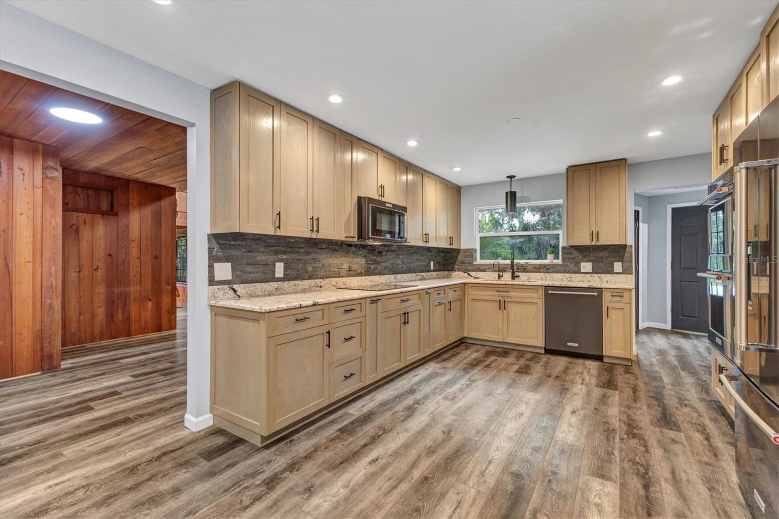 SHADOW OAKS - Residential