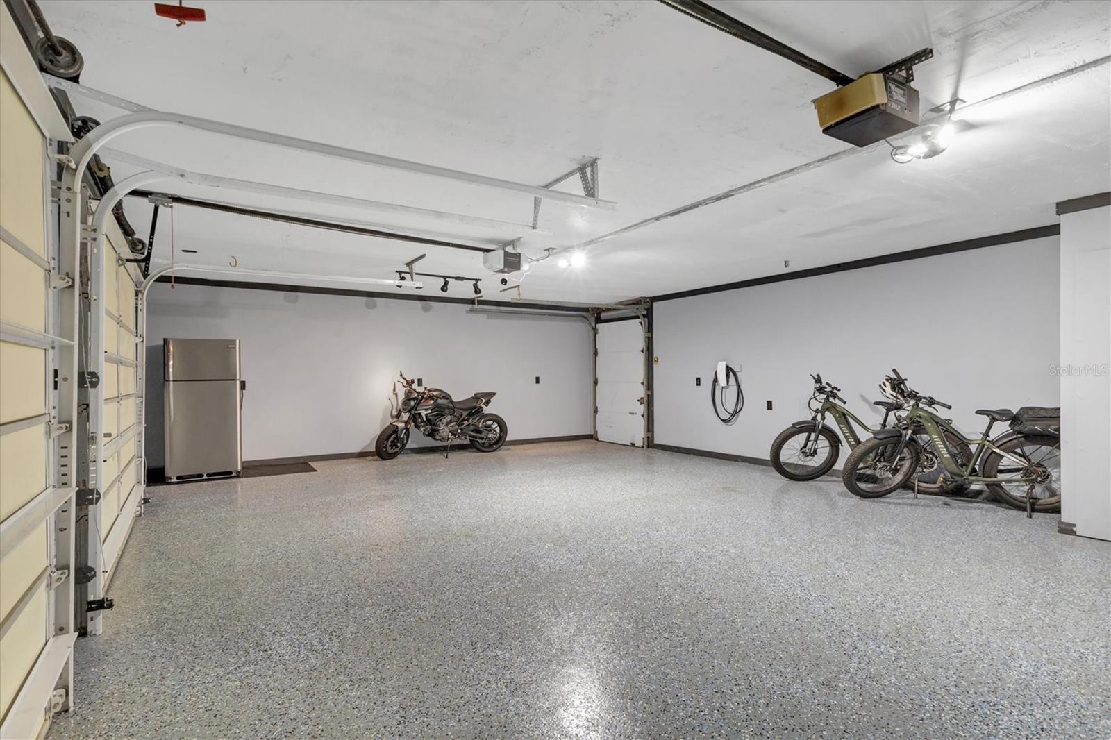 SHADOW OAKS - Residential