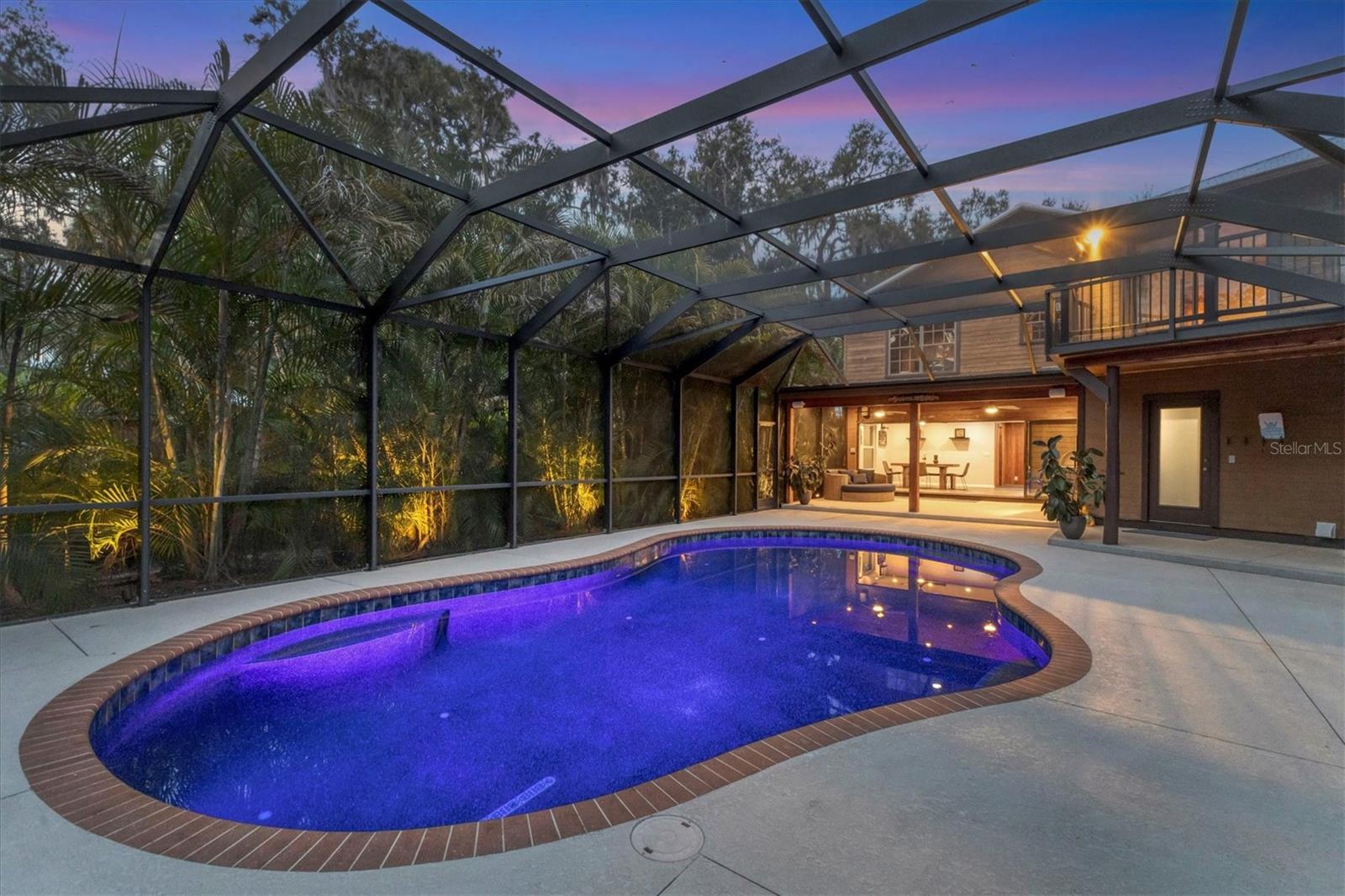 SHADOW OAKS - Residential