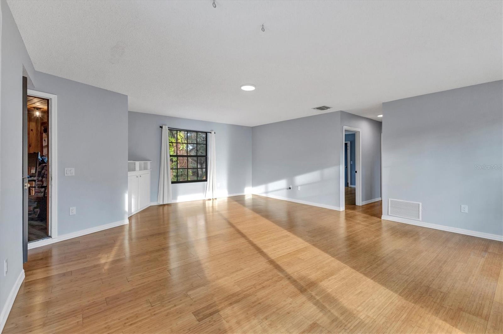 SHADOW OAKS - Residential