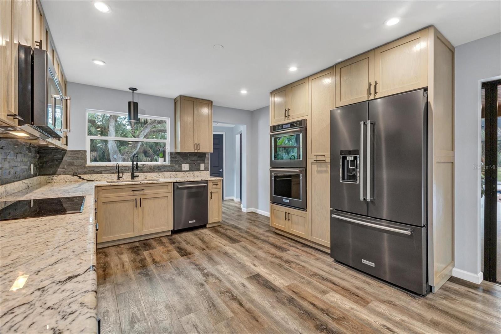 SHADOW OAKS - Residential