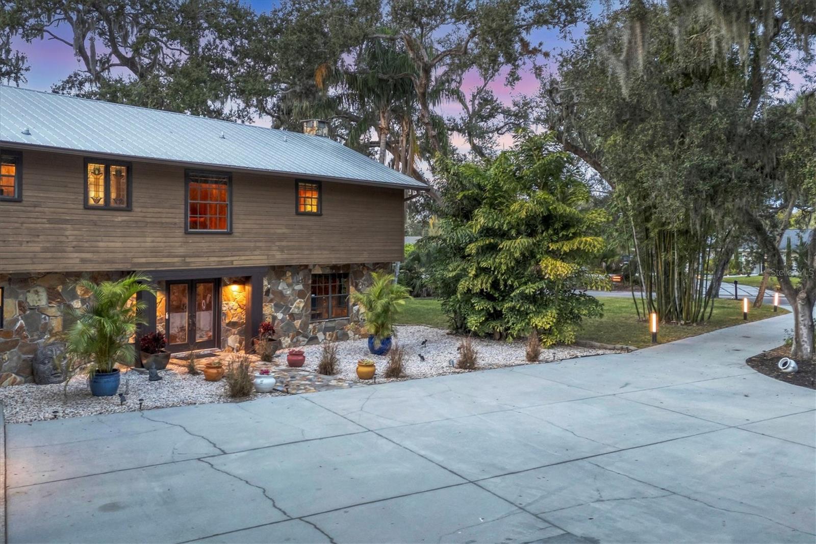 SHADOW OAKS - Residential