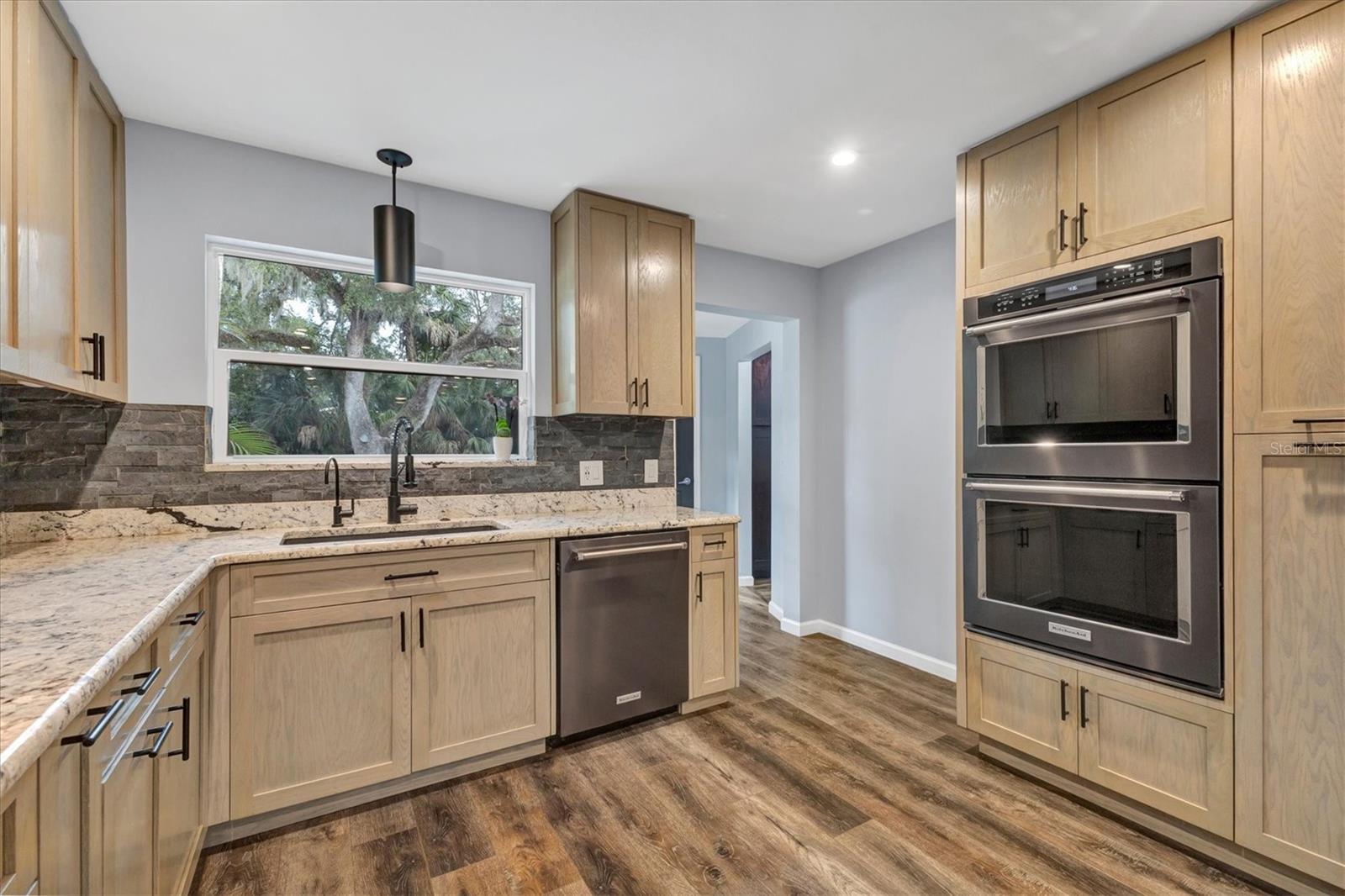 SHADOW OAKS - Residential