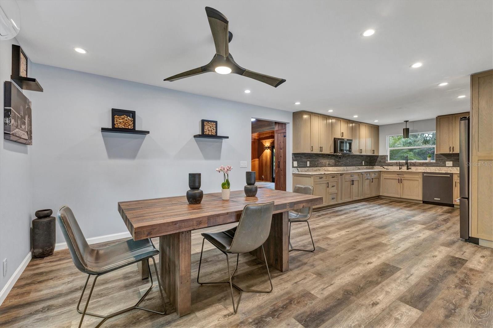 SHADOW OAKS - Residential