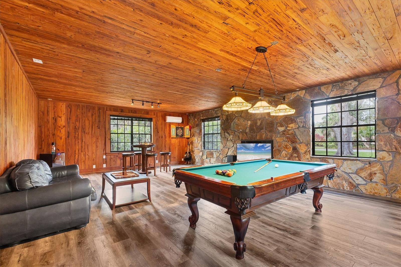 SHADOW OAKS - Residential