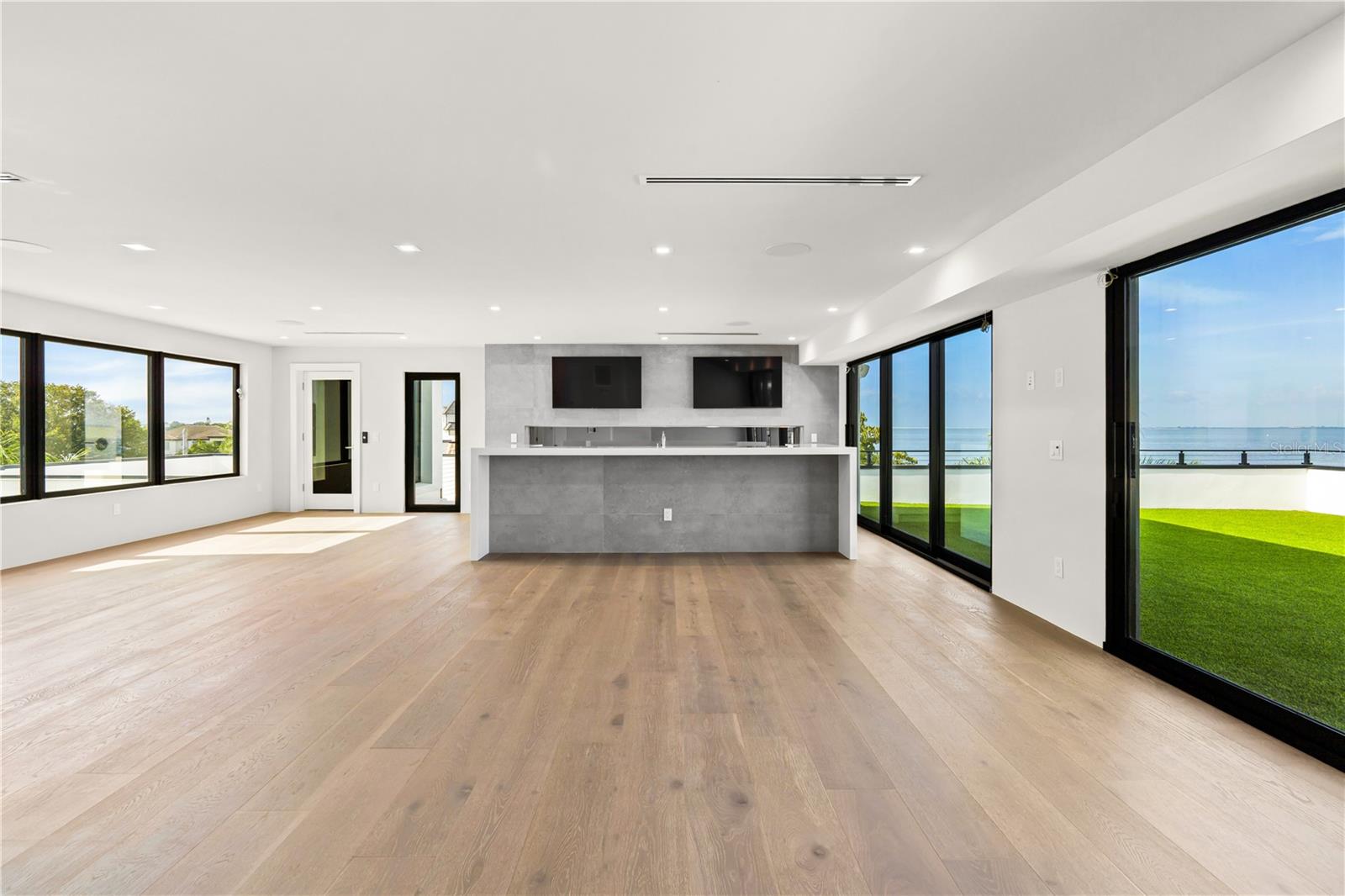 BAYSHORE ESTATES 4 - Residential