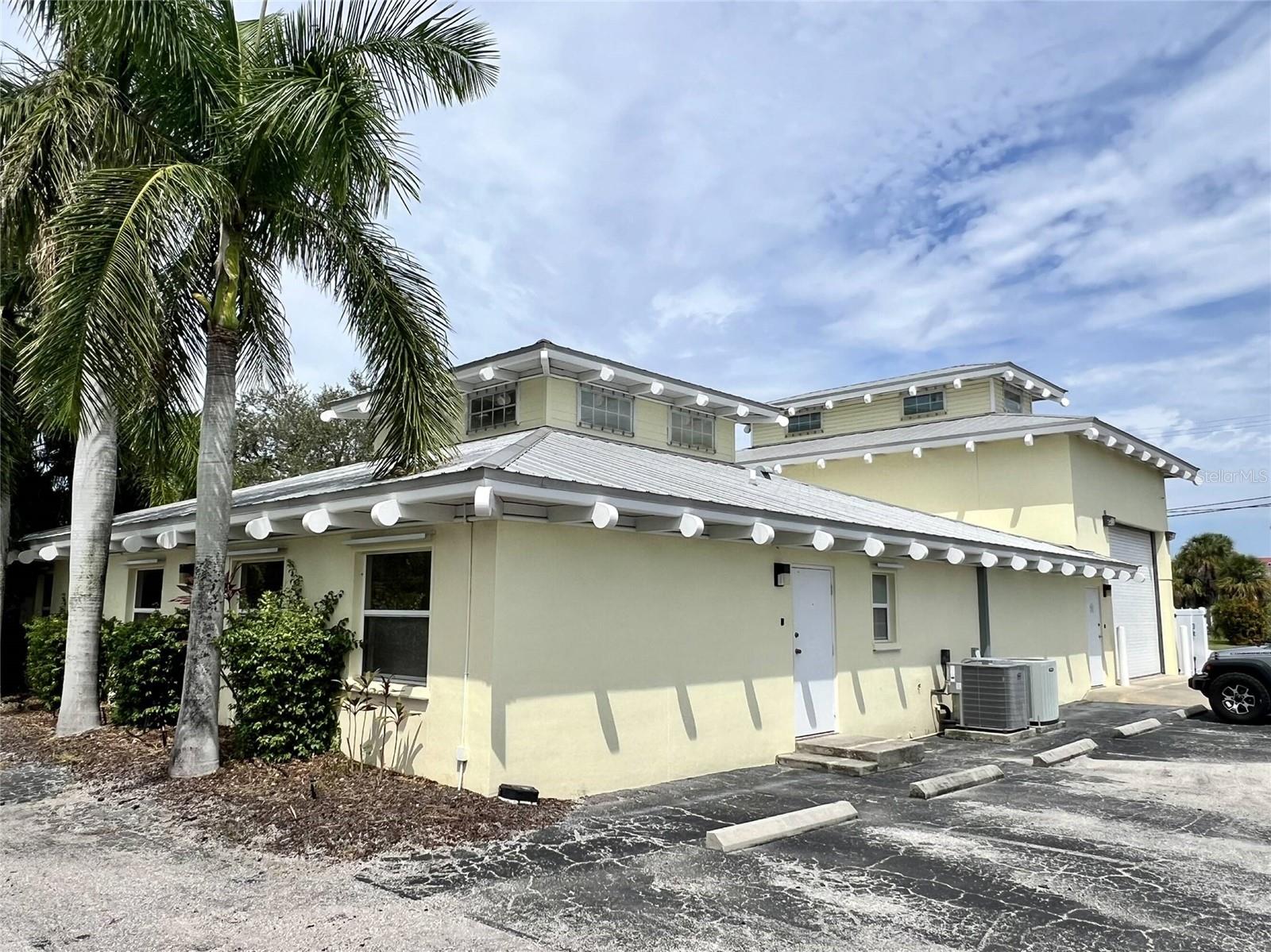 525 8TH STREET W