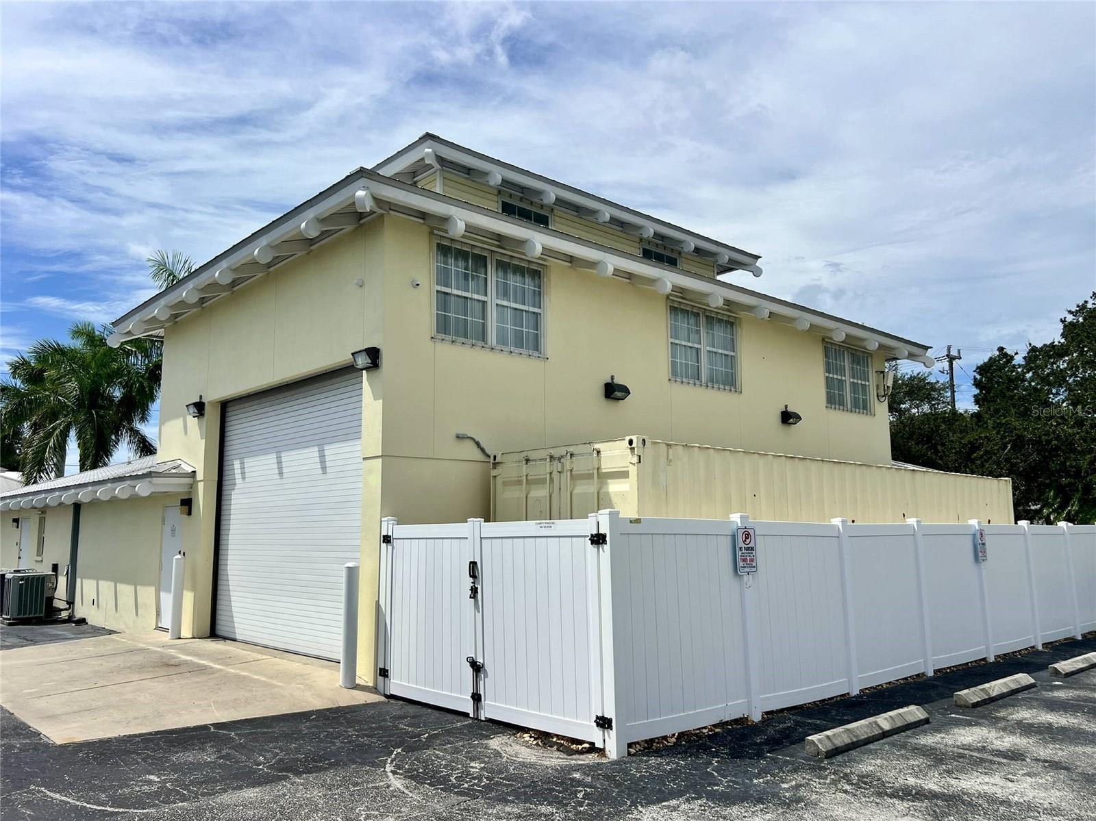 525 8TH STREET W