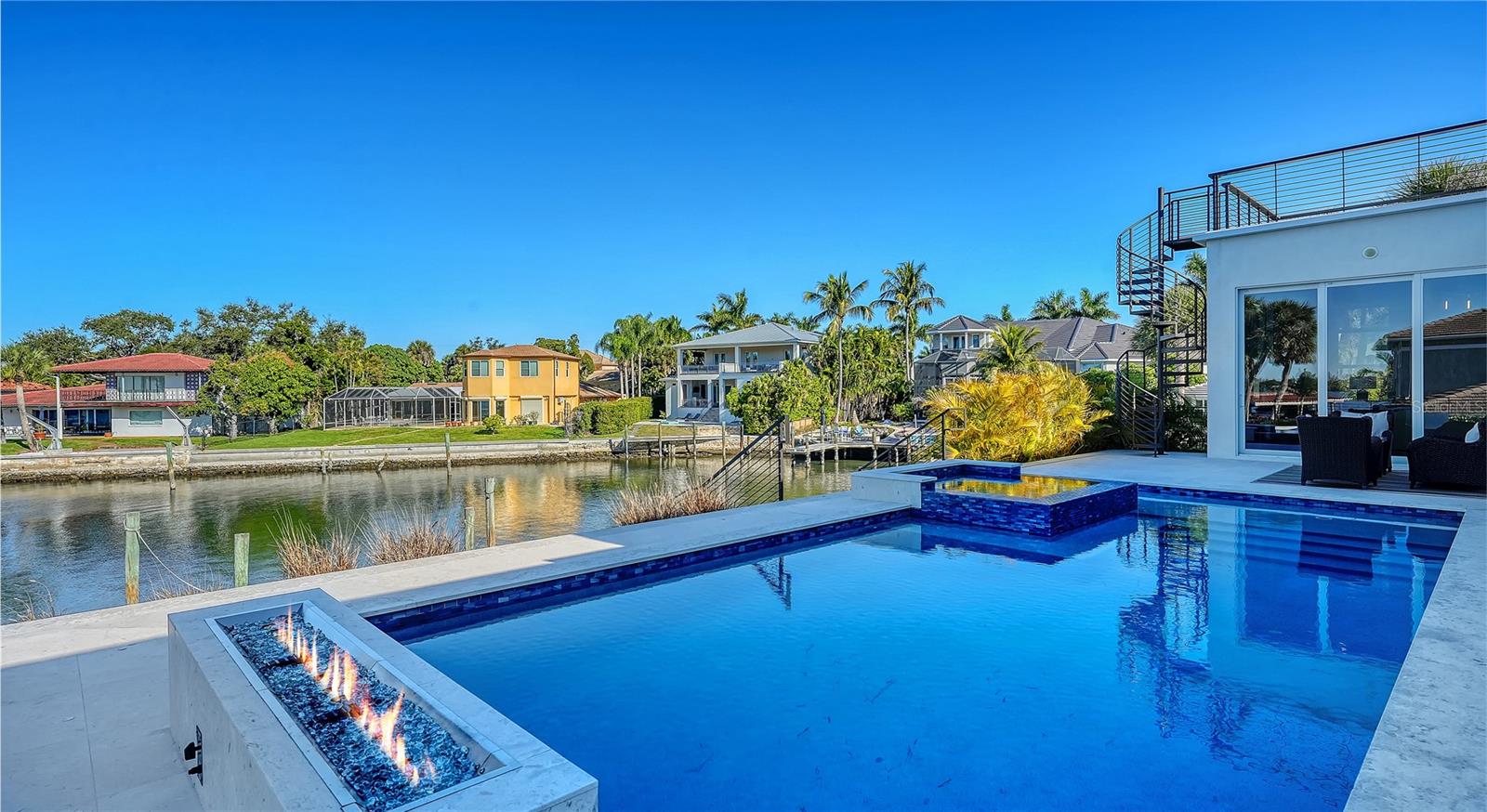 SOUTHPOINTE SHORES - Residential