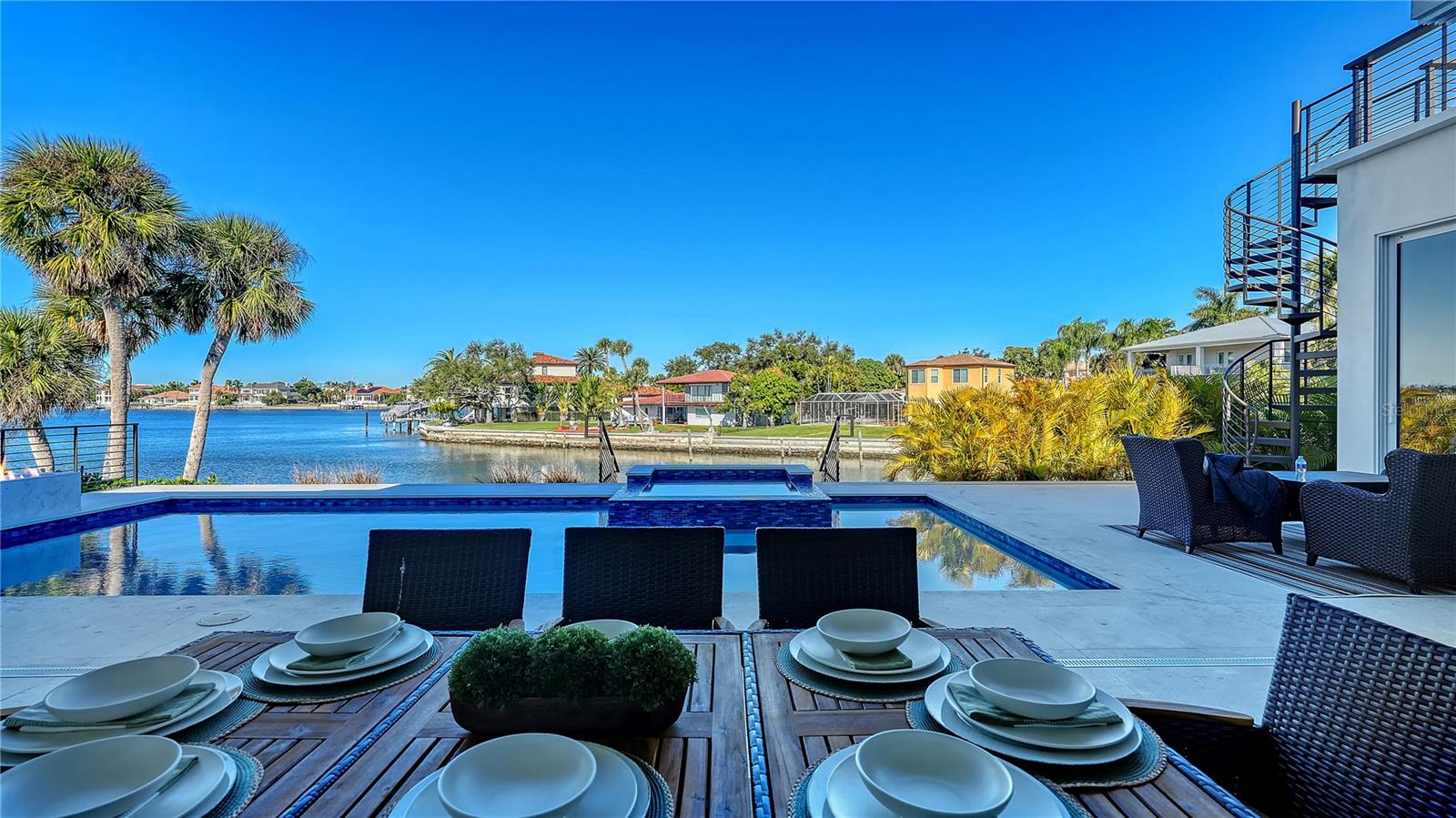 SOUTHPOINTE SHORES - Residential