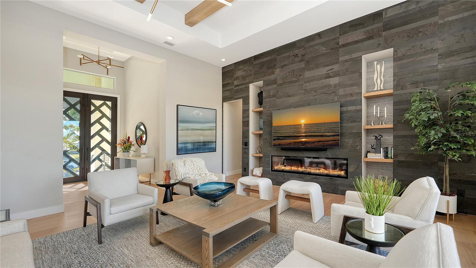 1739 LITTLE POINTE CIRCLE