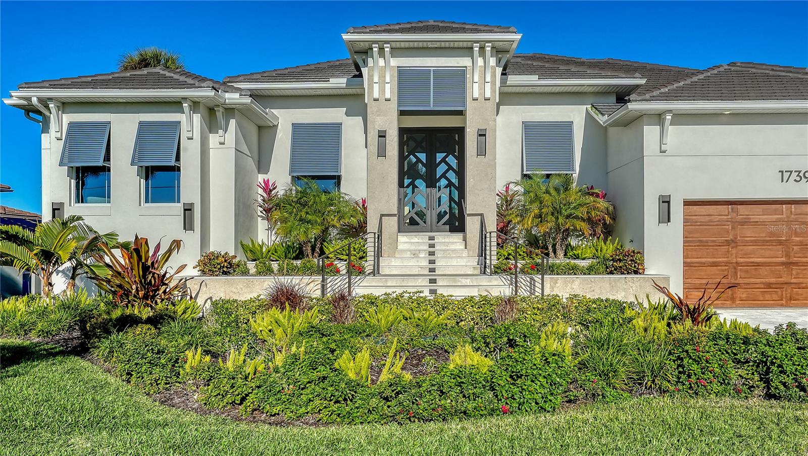 1739 LITTLE POINTE CIRCLE