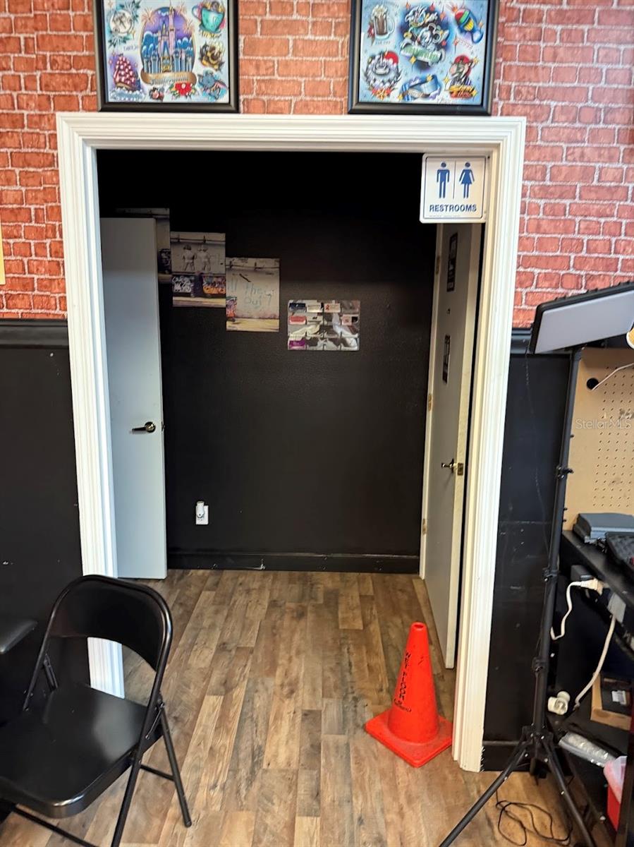 OCALA SQUARE - Commercial Lease