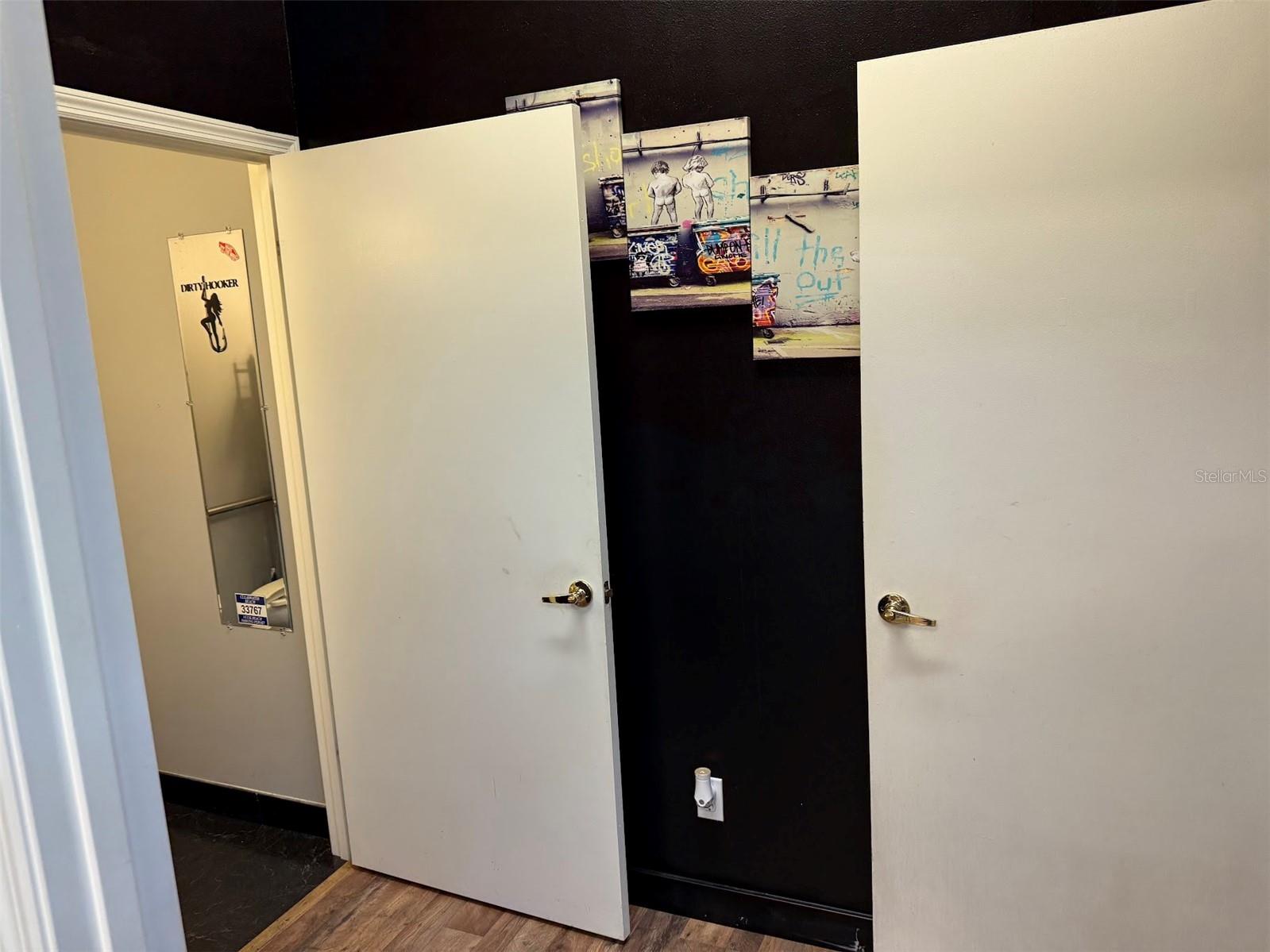 OCALA SQUARE - Commercial Lease