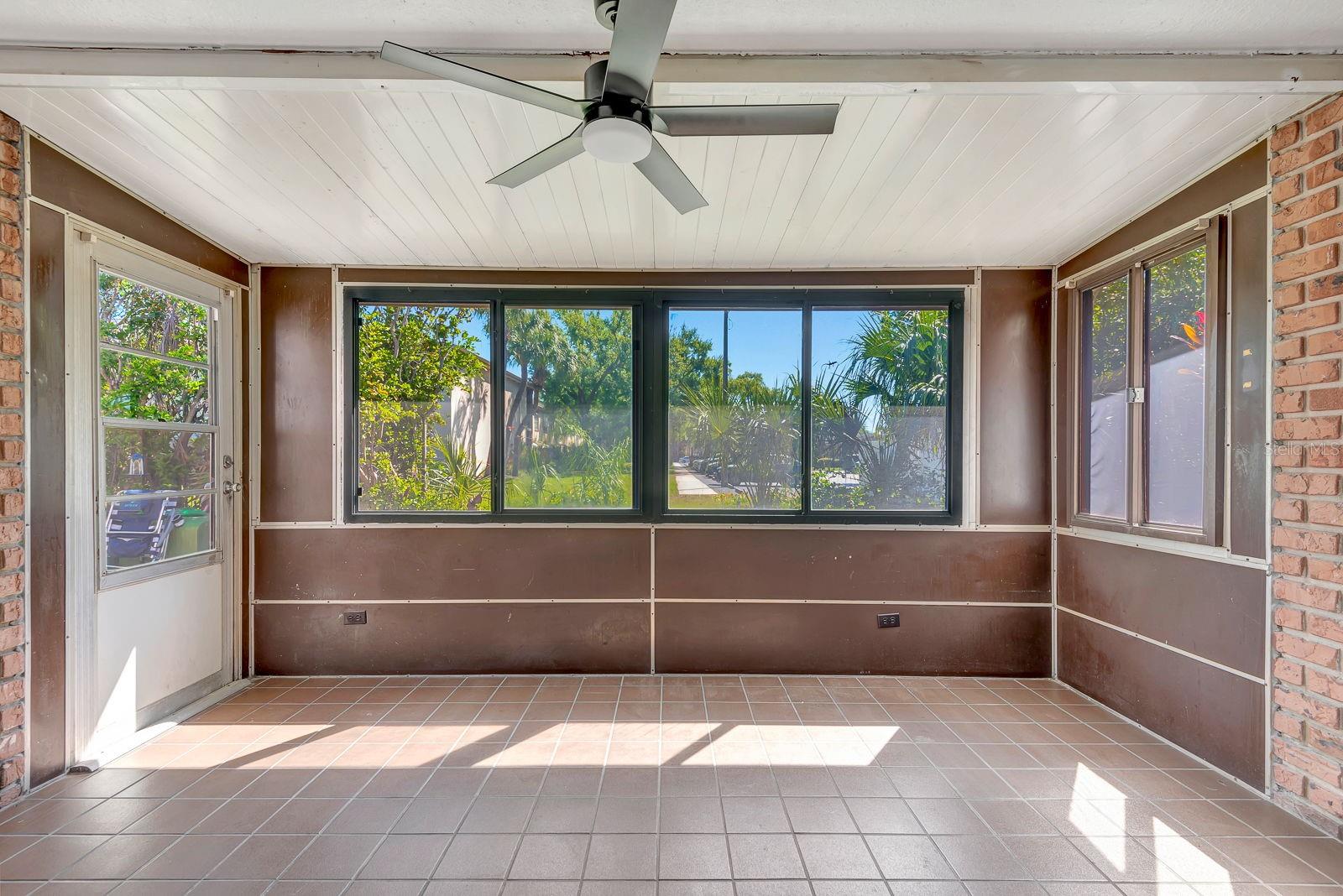 JAMESTOWN CONDO - Residential