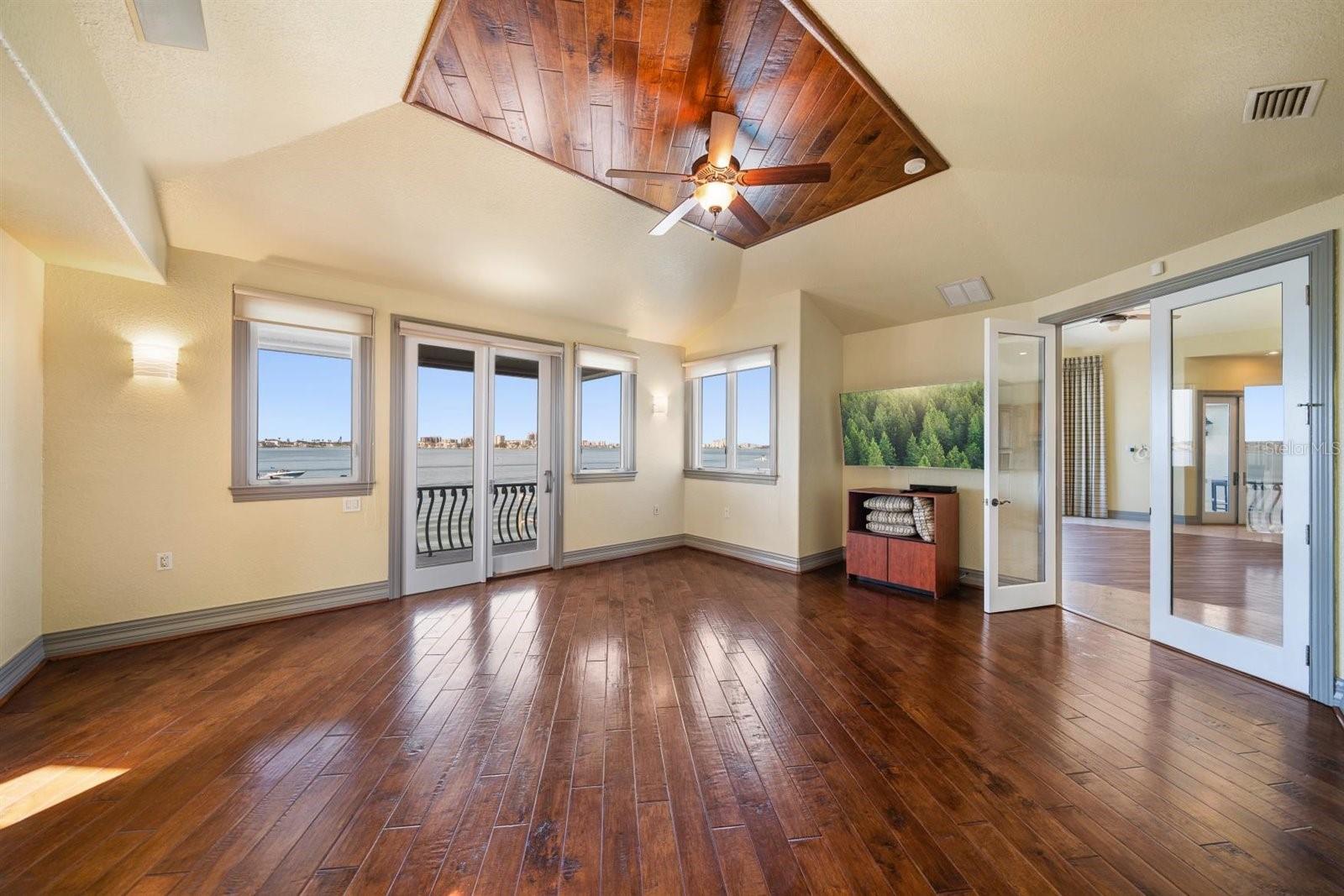 SUNSET BAY LOT 26 & SWLY 1/2 OF LOT 27 - Residential