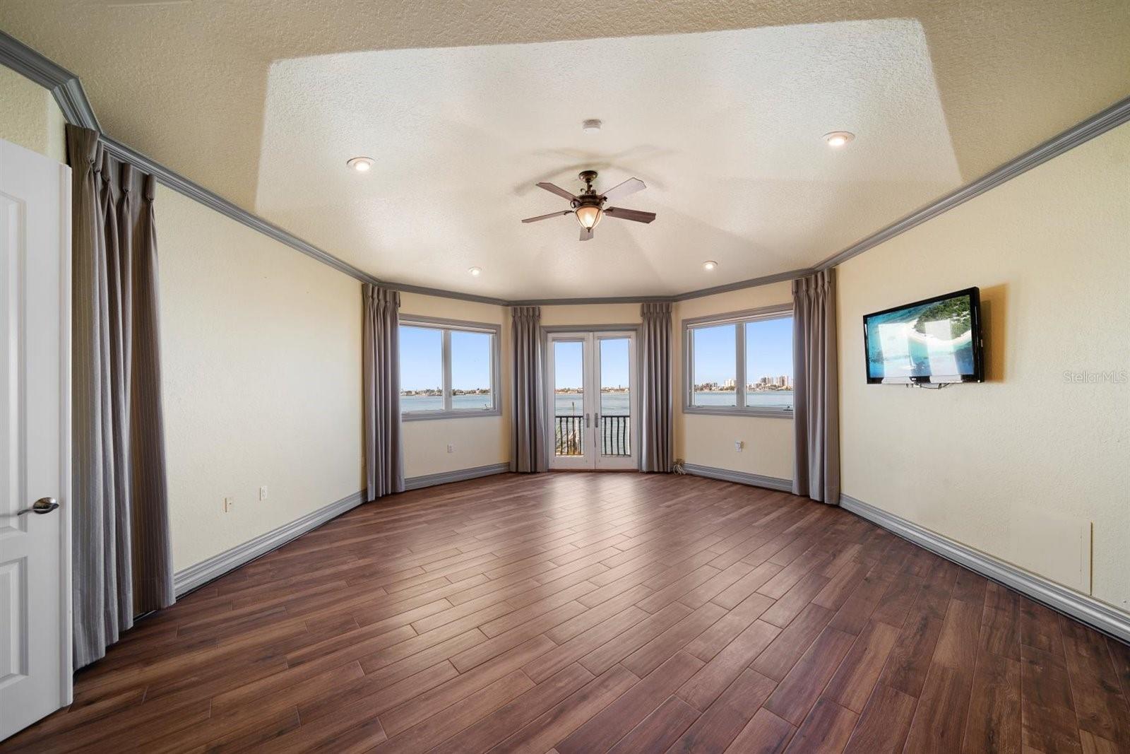 SUNSET BAY LOT 26 & SWLY 1/2 OF LOT 27 - Residential