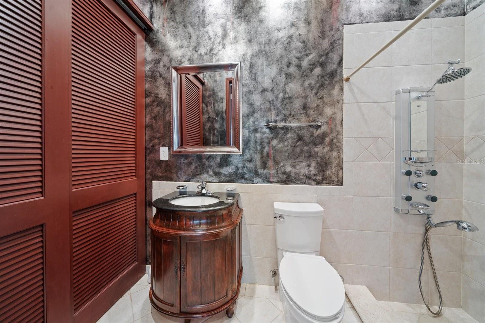 SUNSET BAY LOT 26 & SWLY 1/2 OF LOT 27 - Residential