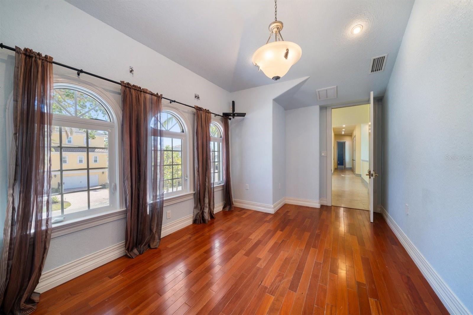 SUNSET BAY LOT 26 & SWLY 1/2 OF LOT 27 - Residential