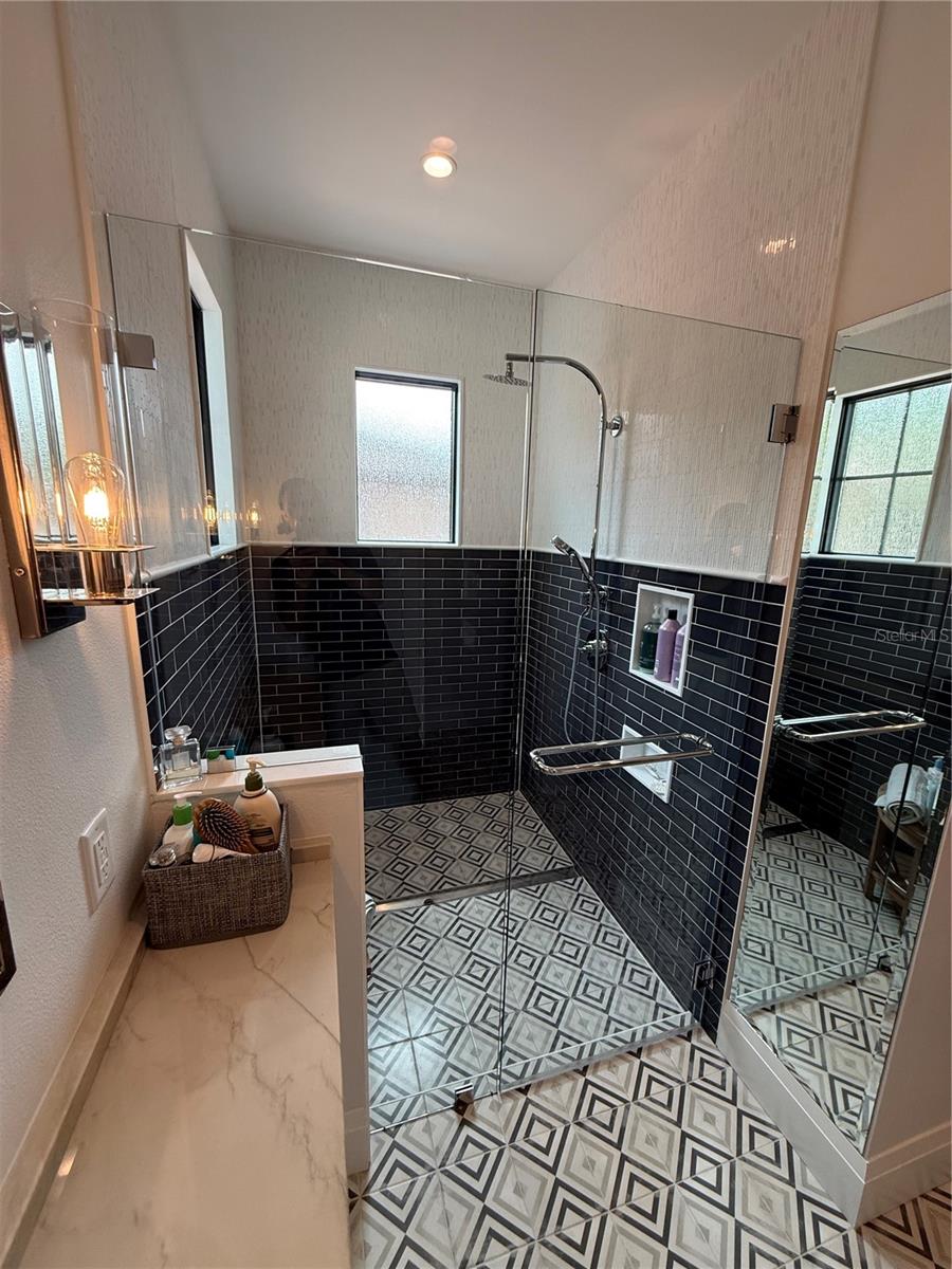 HAMILTON PLACE - Residential
