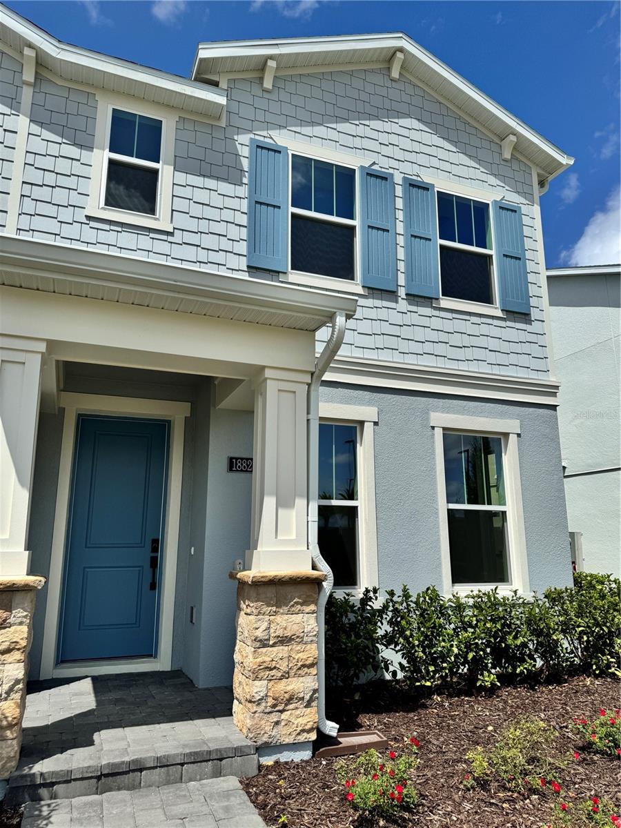 1882 FALCONHURST LANE