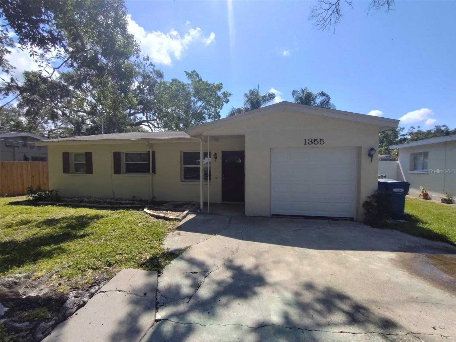 Charming 3-Bedroom Home with 1 Bath and 1-Car Garage in the Heart of Dunedin!
Live the Florida lifestyle in this well-located 3/1/1 nestled just half a mile from the popular Pinellas Trail! Enjoy easy access to vibrant downtown Dunedin, where you'll find a delightful mix of shops, local eateries, cozy pubs, year-round festivals, and an unmistakable small-town charm.
This home is a good fit for outdoor enthusiasts and water side lovers alike — you're just minutes from multiple Gulf-side parks and sparkling waterside escapes. Whether you're biking the trail, strolling the weekend market, or catching a sunset by the marina, this location offers it all.