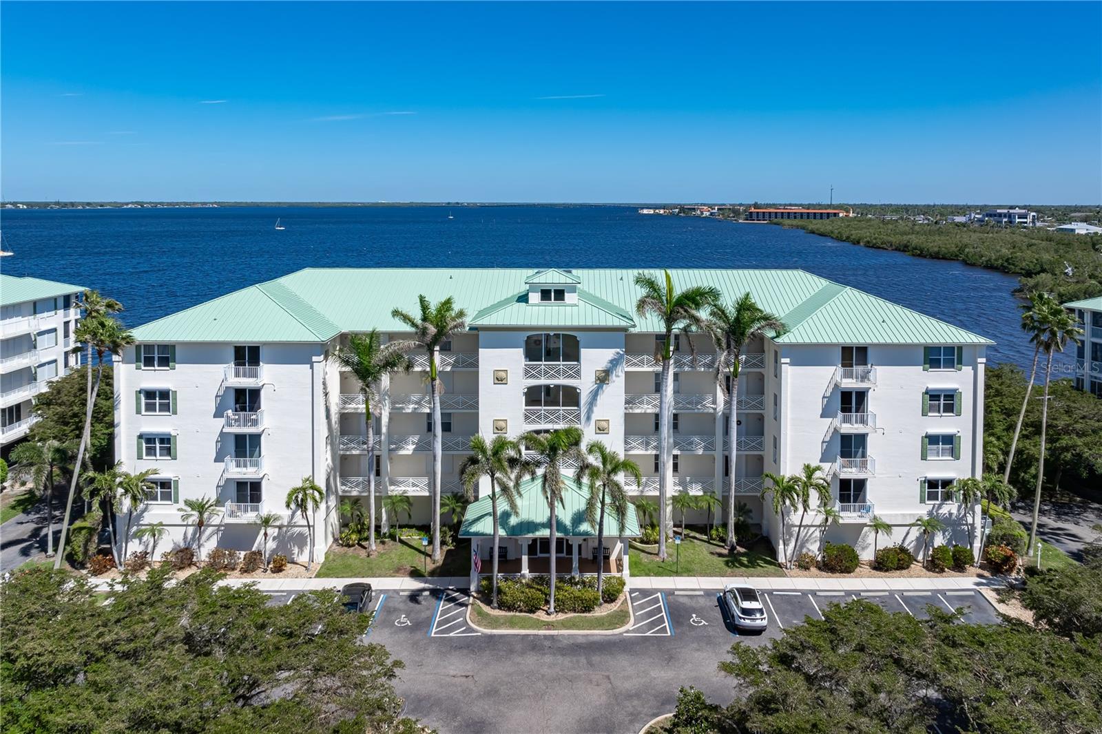 HARBOR WALK PH 02 BLDG 02 - Residential