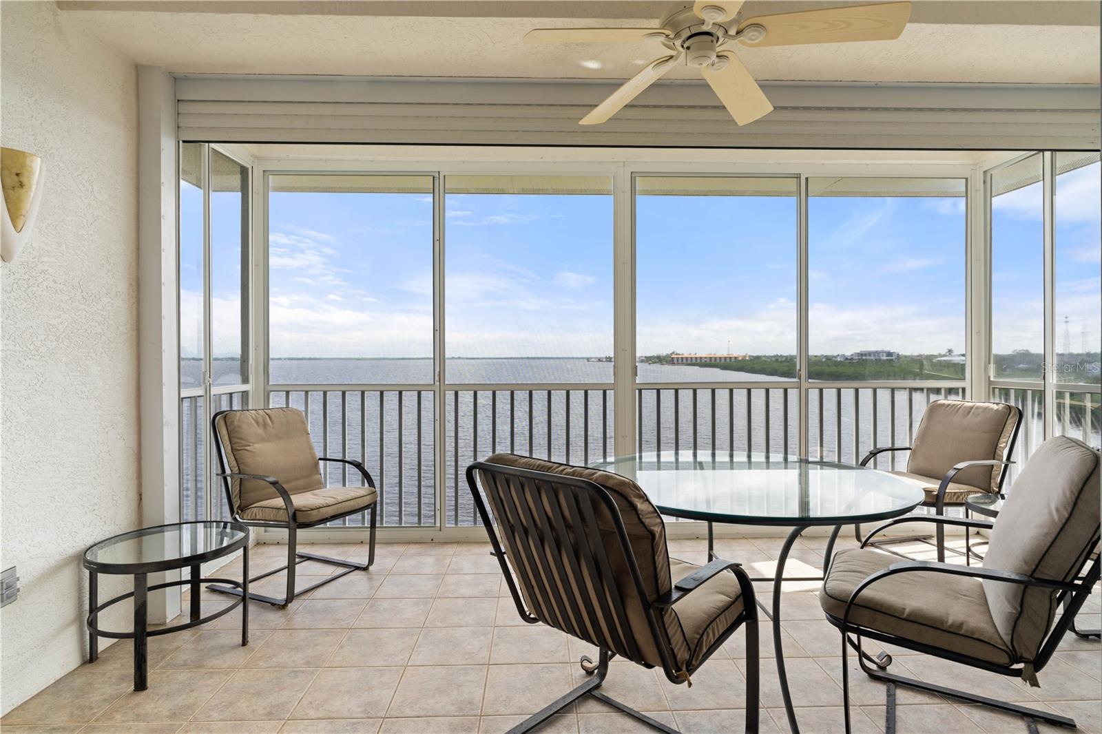 HARBOR WALK PH 02 BLDG 02 - Residential