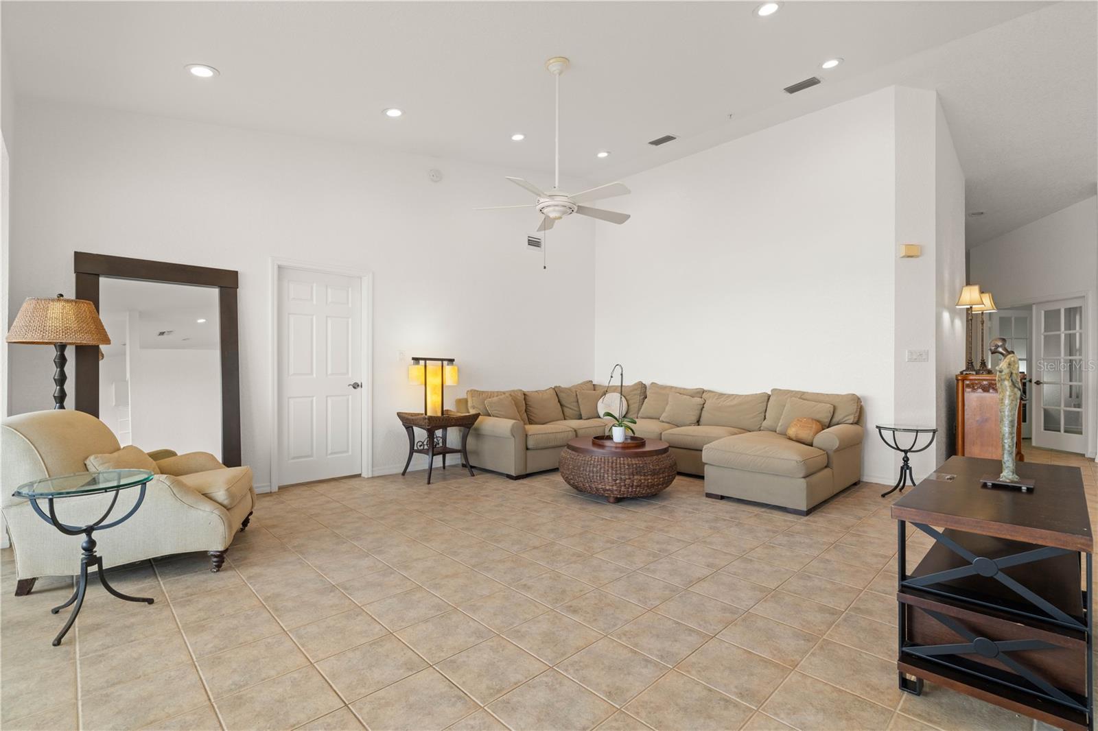 HARBOR WALK PH 02 BLDG 02 - Residential