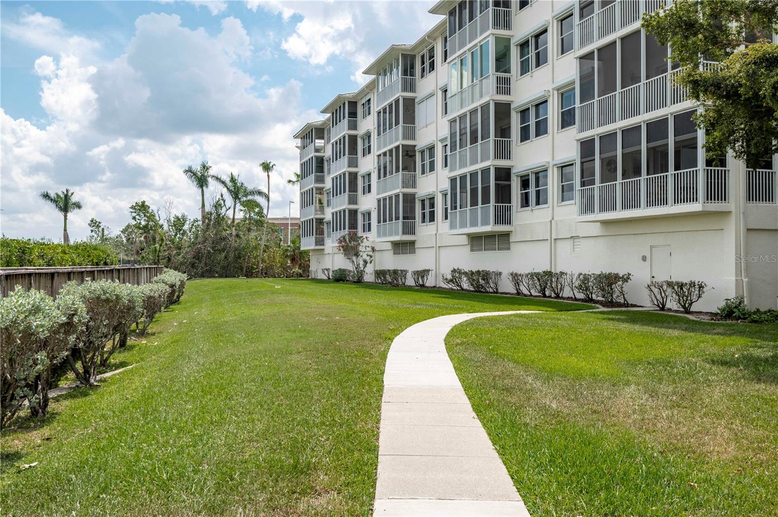 HARBOR WALK PH 02 BLDG 02 - Residential