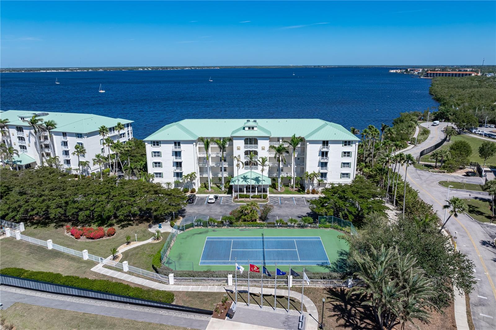 HARBOR WALK PH 02 BLDG 02 - Residential