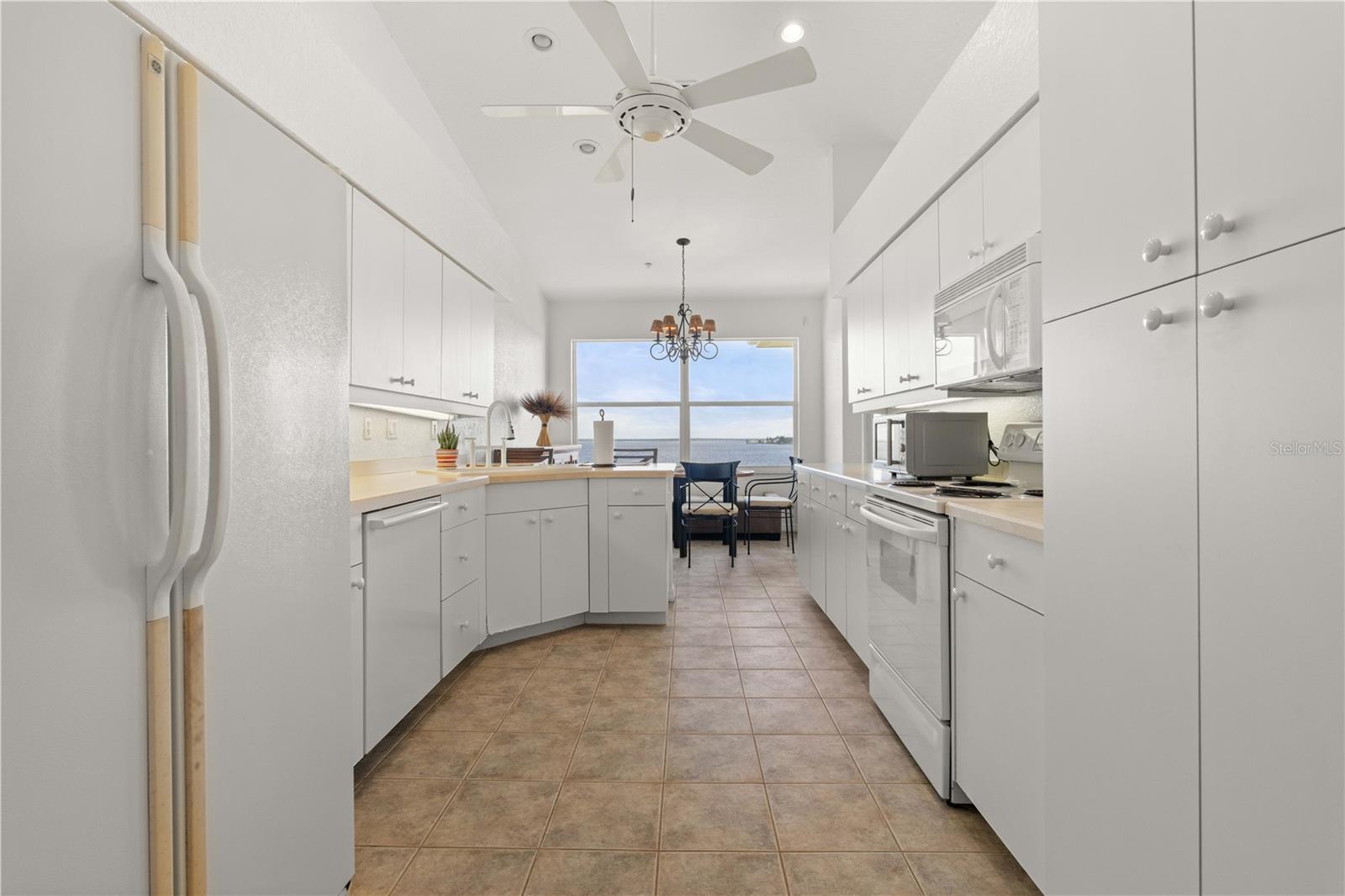 HARBOR WALK PH 02 BLDG 02 - Residential
