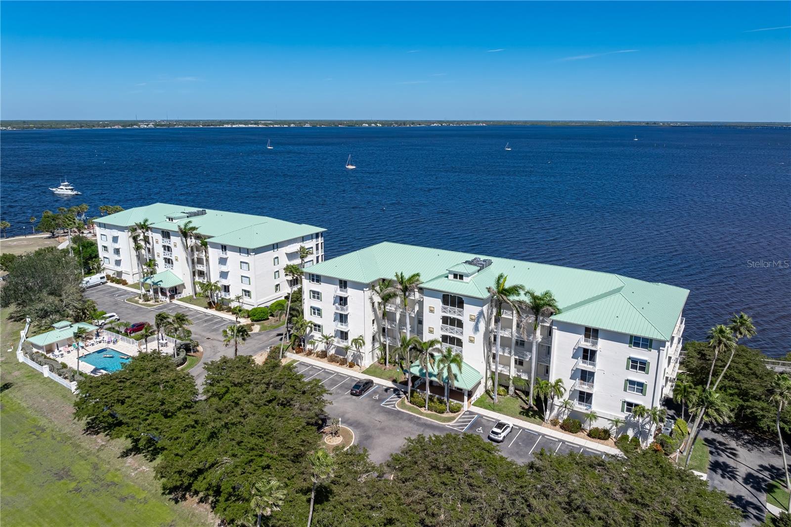 HARBOR WALK PH 02 BLDG 02 - Residential