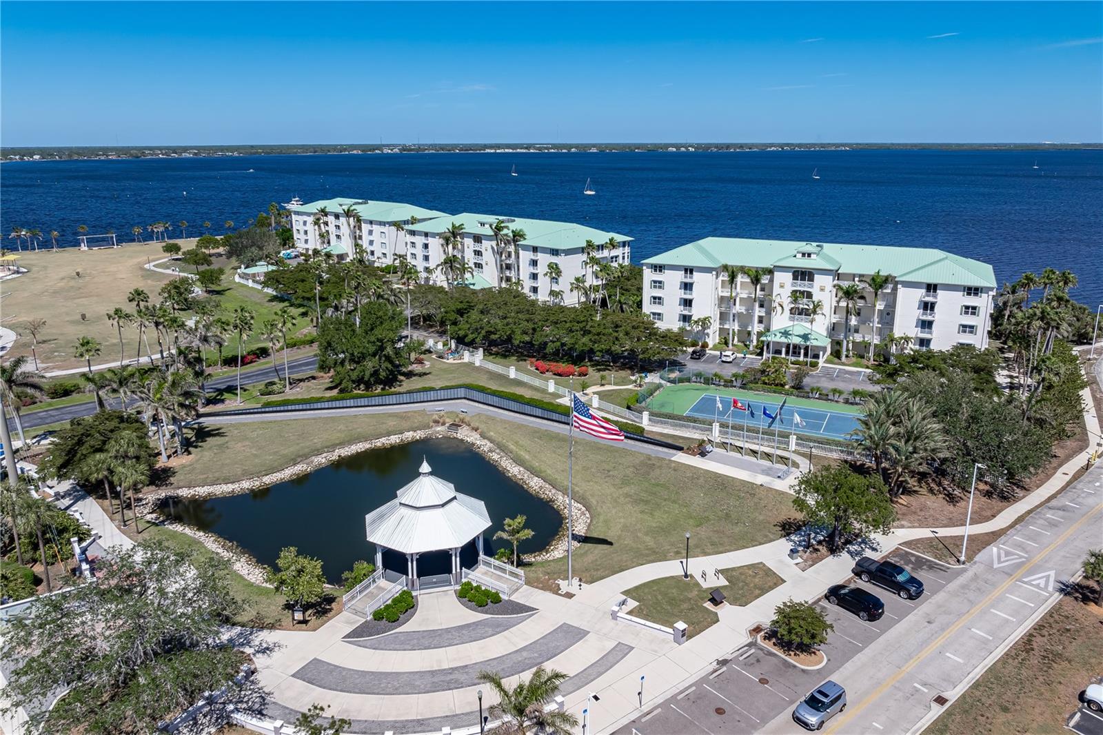 HARBOR WALK PH 02 BLDG 02 - Residential