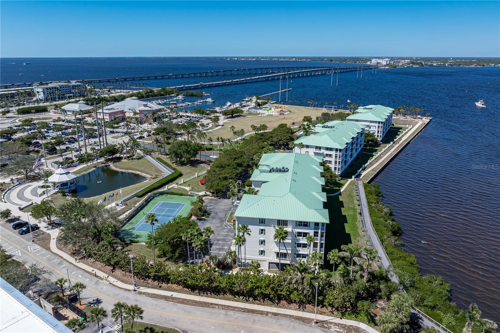 HARBOR WALK PH 02 BLDG 02 - Residential