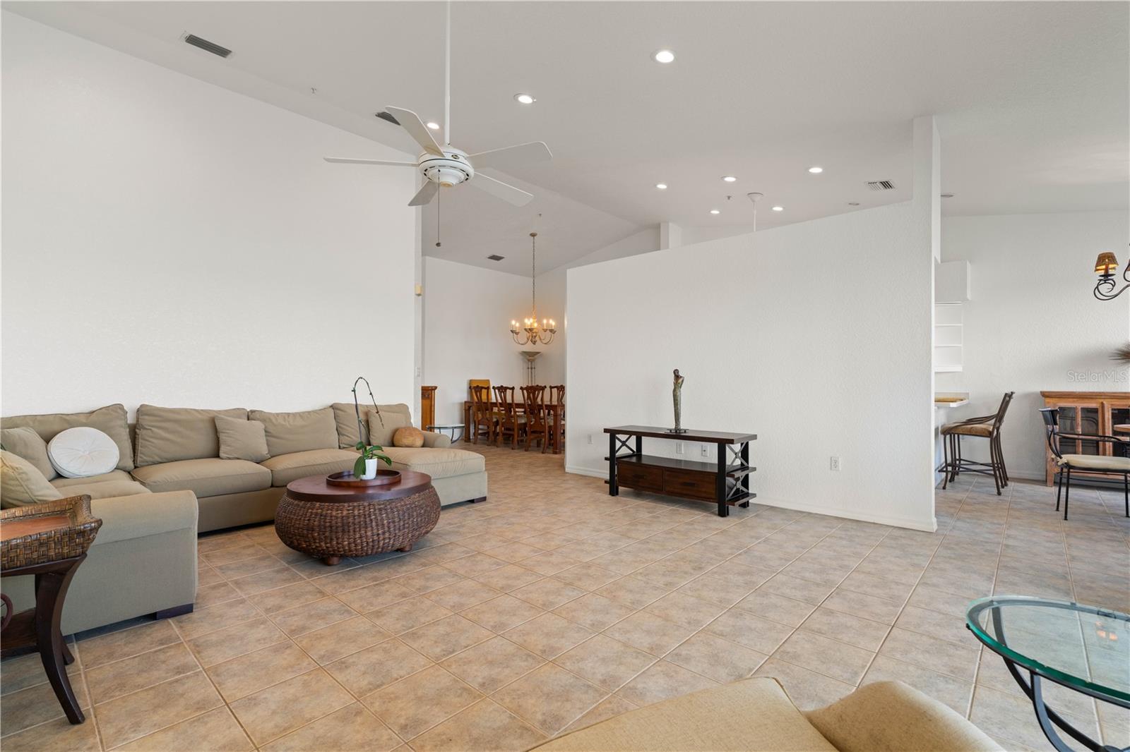 HARBOR WALK PH 02 BLDG 02 - Residential