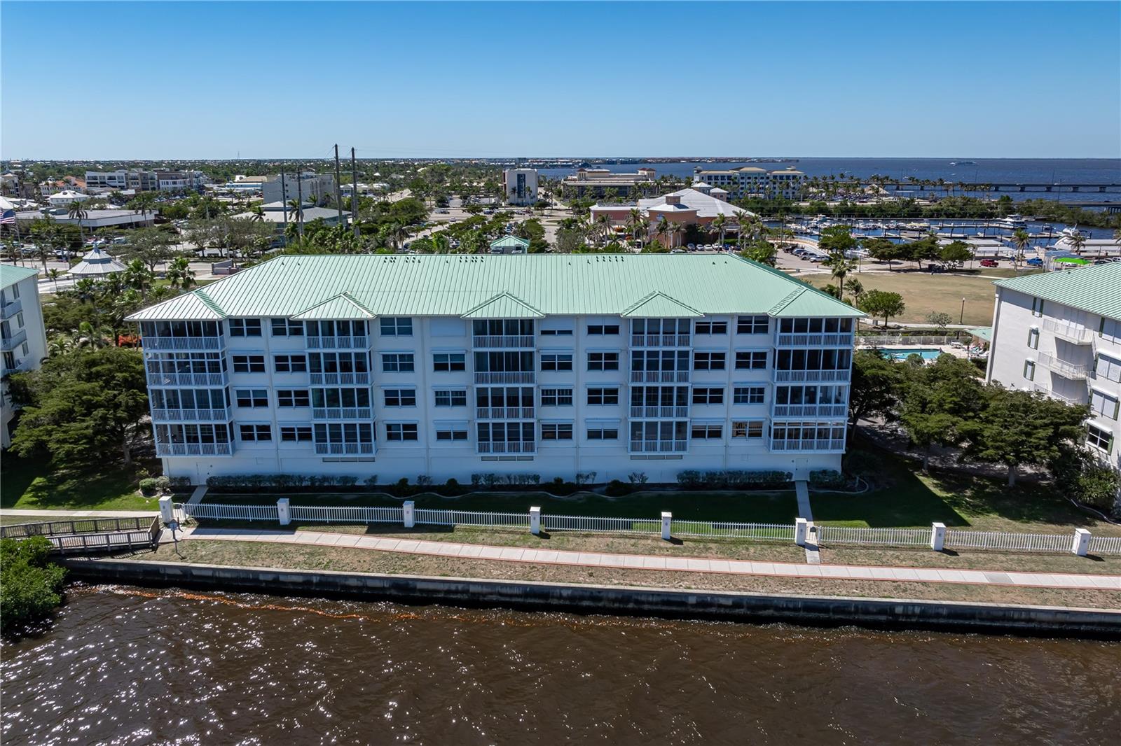 HARBOR WALK PH 02 BLDG 02 - Residential