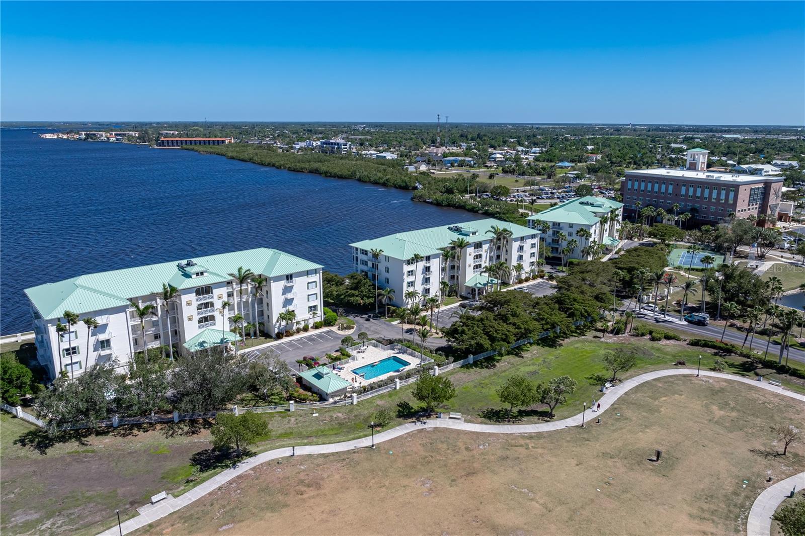 HARBOR WALK PH 02 BLDG 02 - Residential
