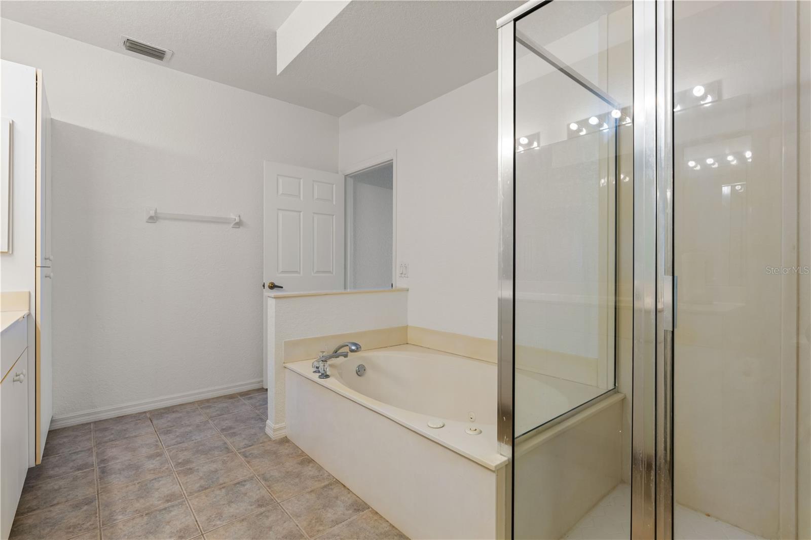 HARBOR WALK PH 02 BLDG 02 - Residential