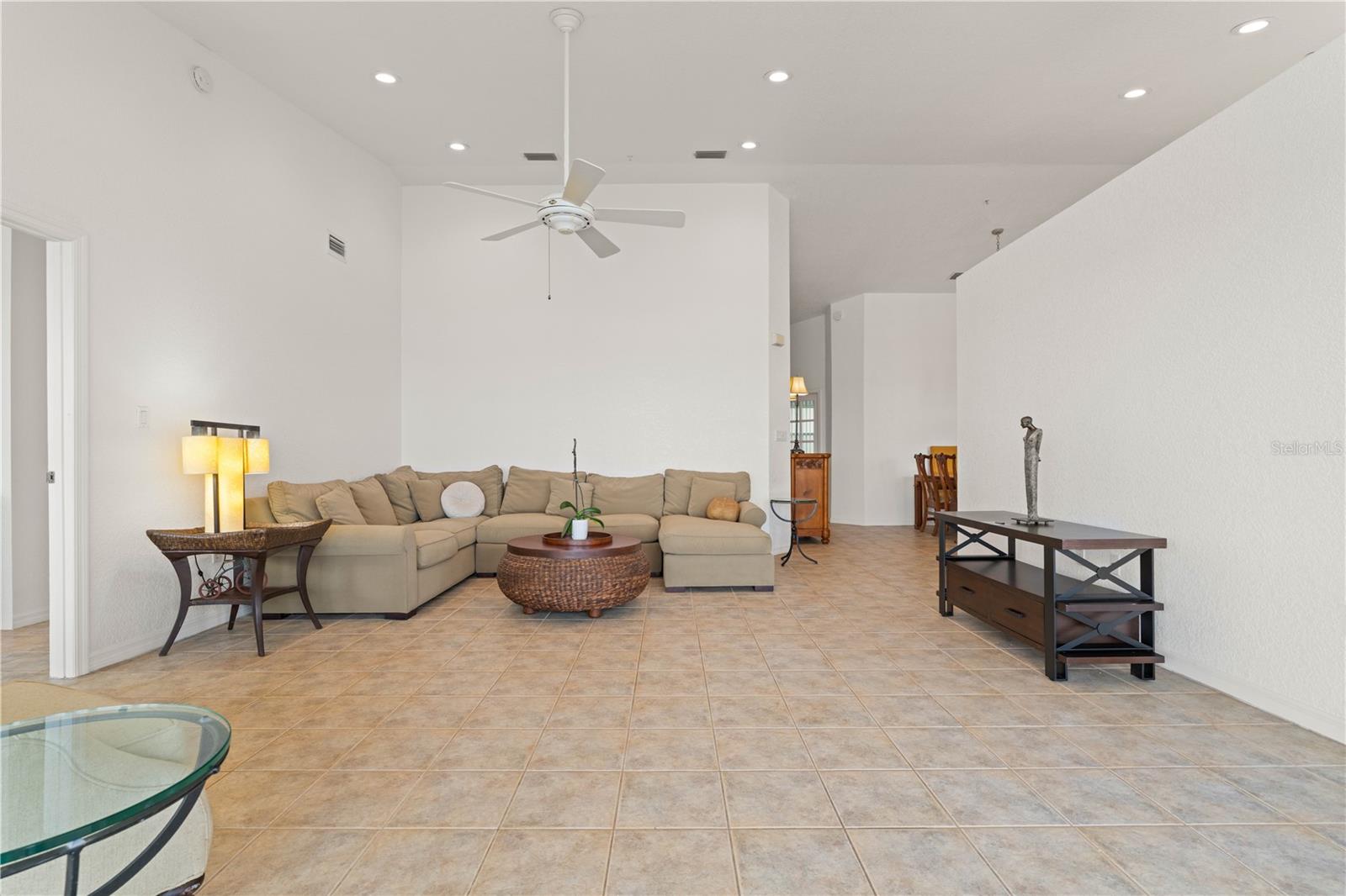HARBOR WALK PH 02 BLDG 02 - Residential